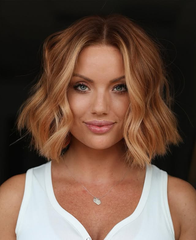 Stylish Copper Textured Bob with Soft Waves