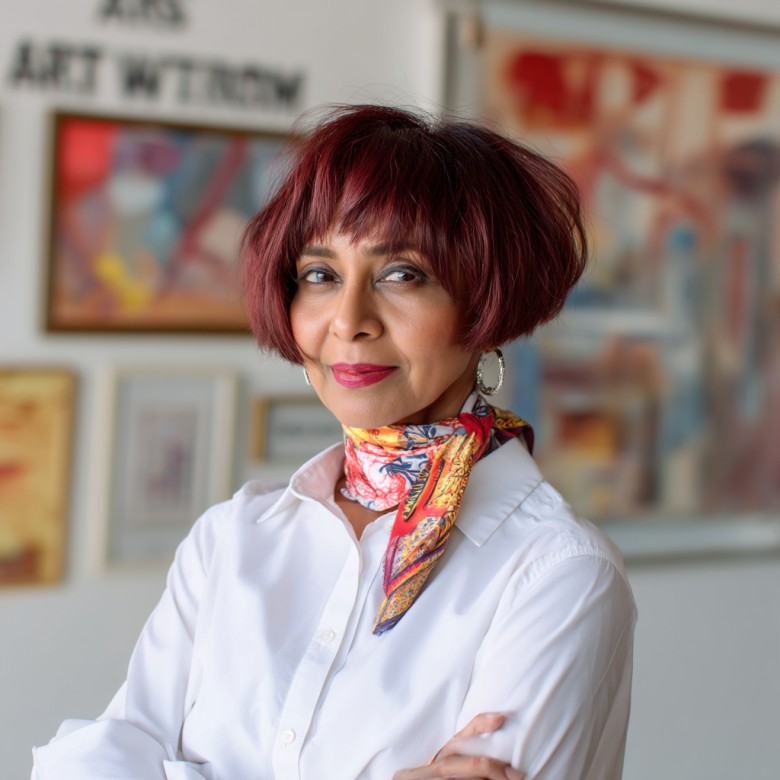 Vibrant Layered Bob with Face-Frame Highlights