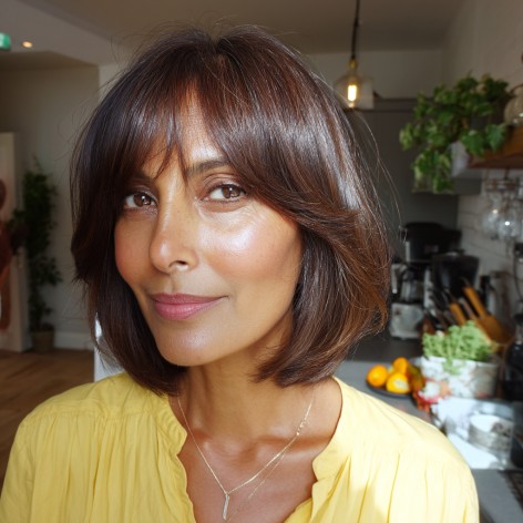 Warm Chocolate Layered Bob with Subtle Face-Framing Highlights