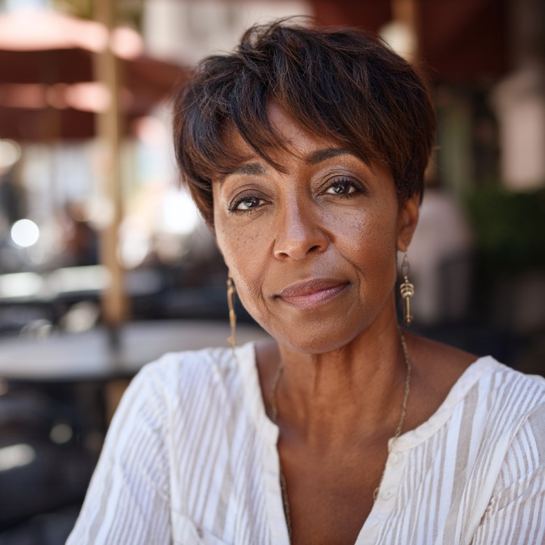 Chic Textured Pixie Cut with Soft Layers