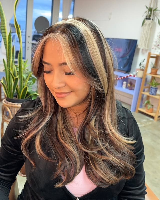 25 Skunk Stripe Hair Color Ideas That Are Too Cool For 2025 Kappers 
