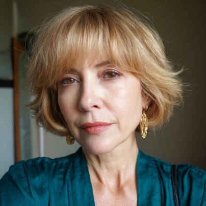 Textured Golden Bob with Soft Volume