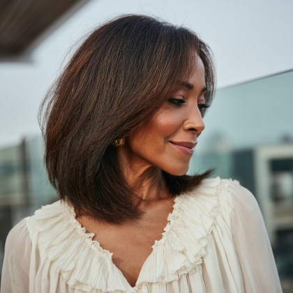 Chic Soft Layered Lob with Subtle Highlights