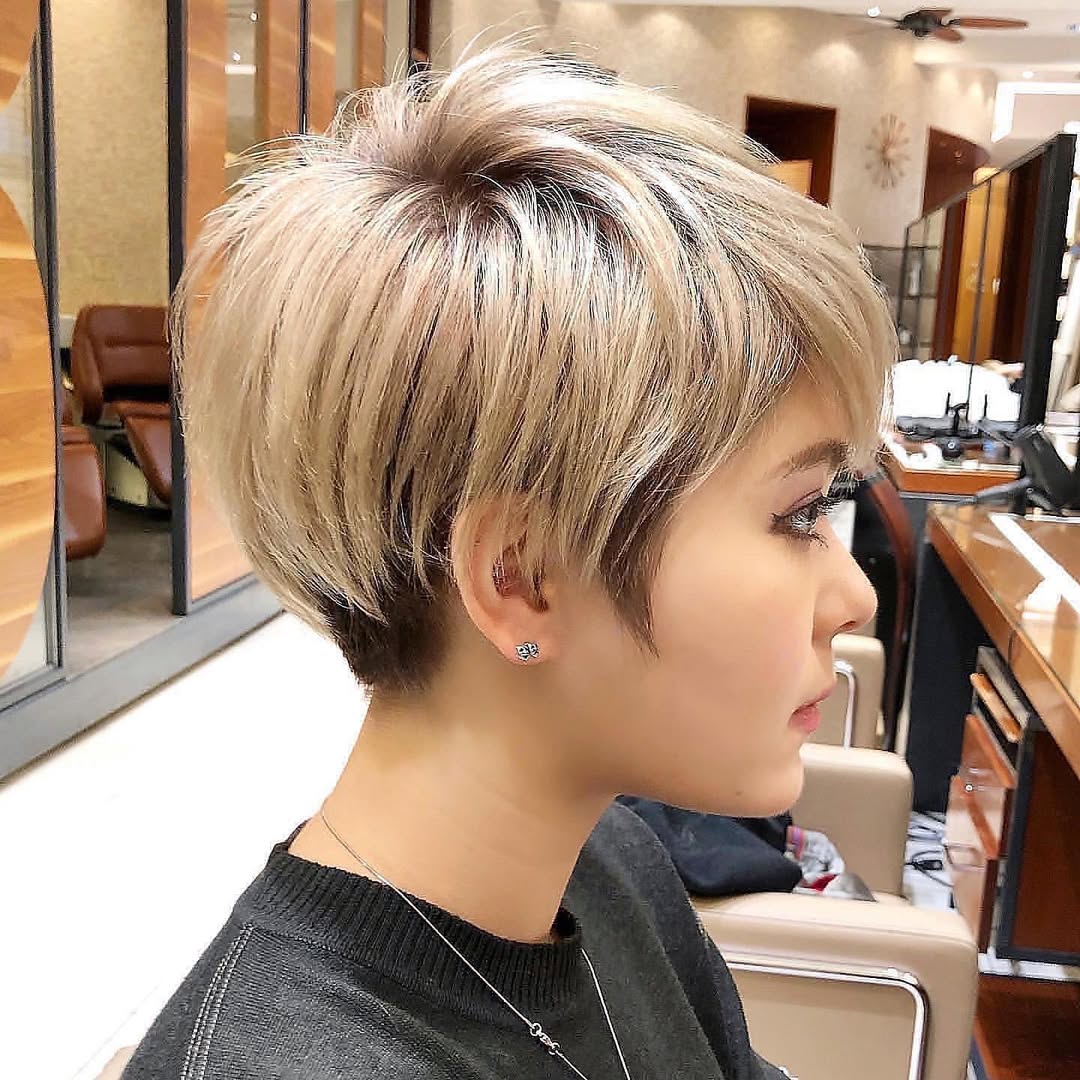 Chic Textured Short Pixie with Effortless Volume