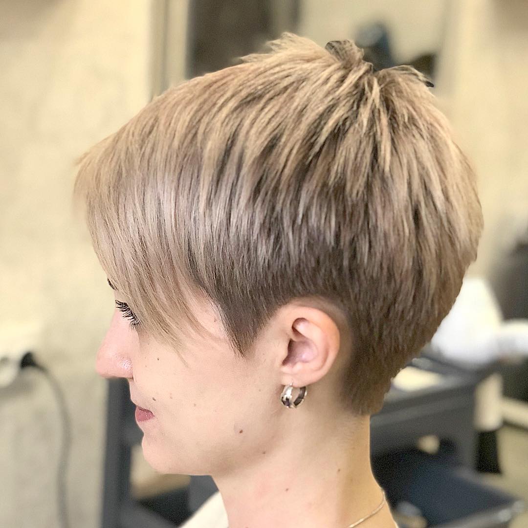 Chic Textured Ash Blonde Pixie Cut with Subtle Layers