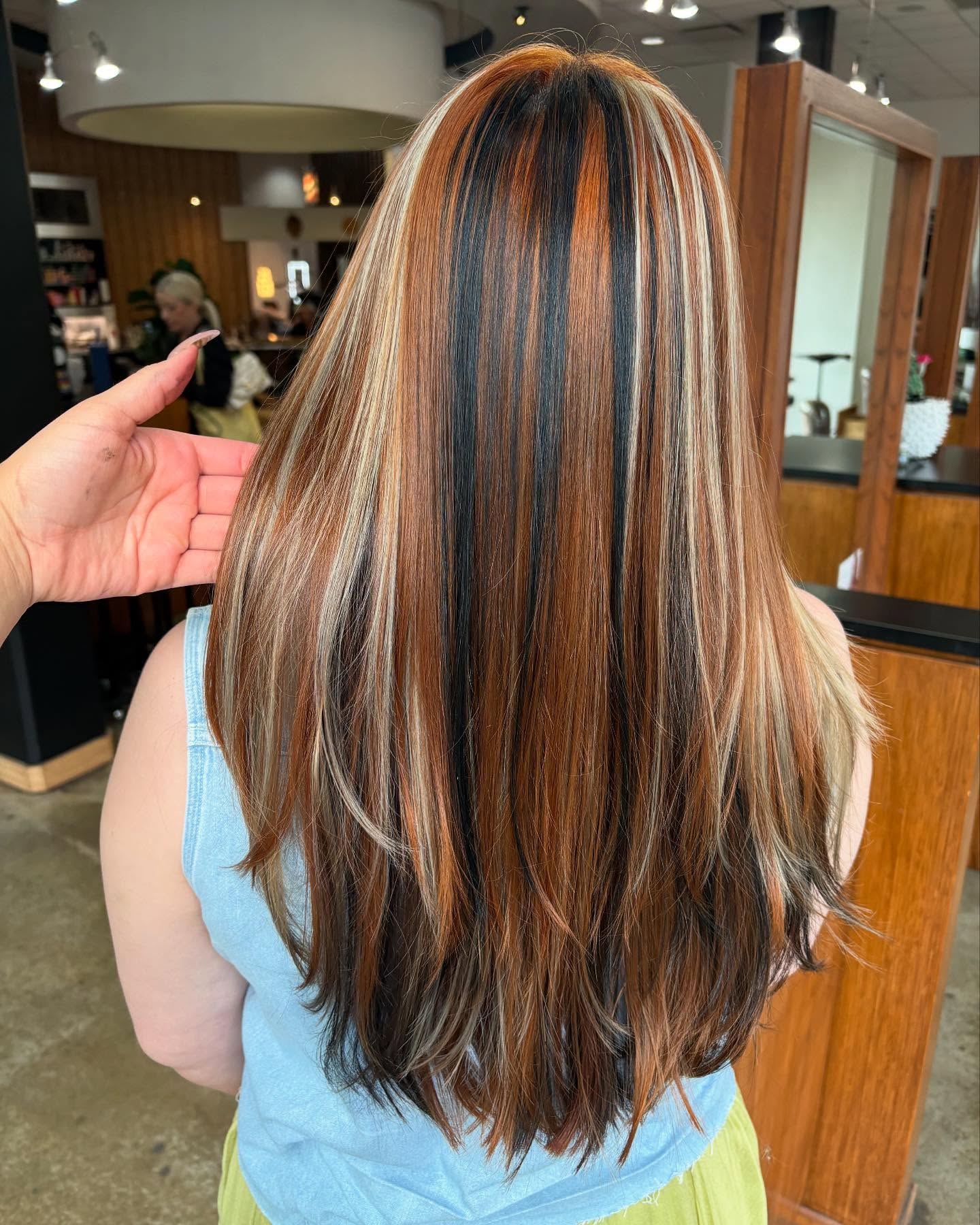 Dynamic Calico Layers with Striking Color Contrasts