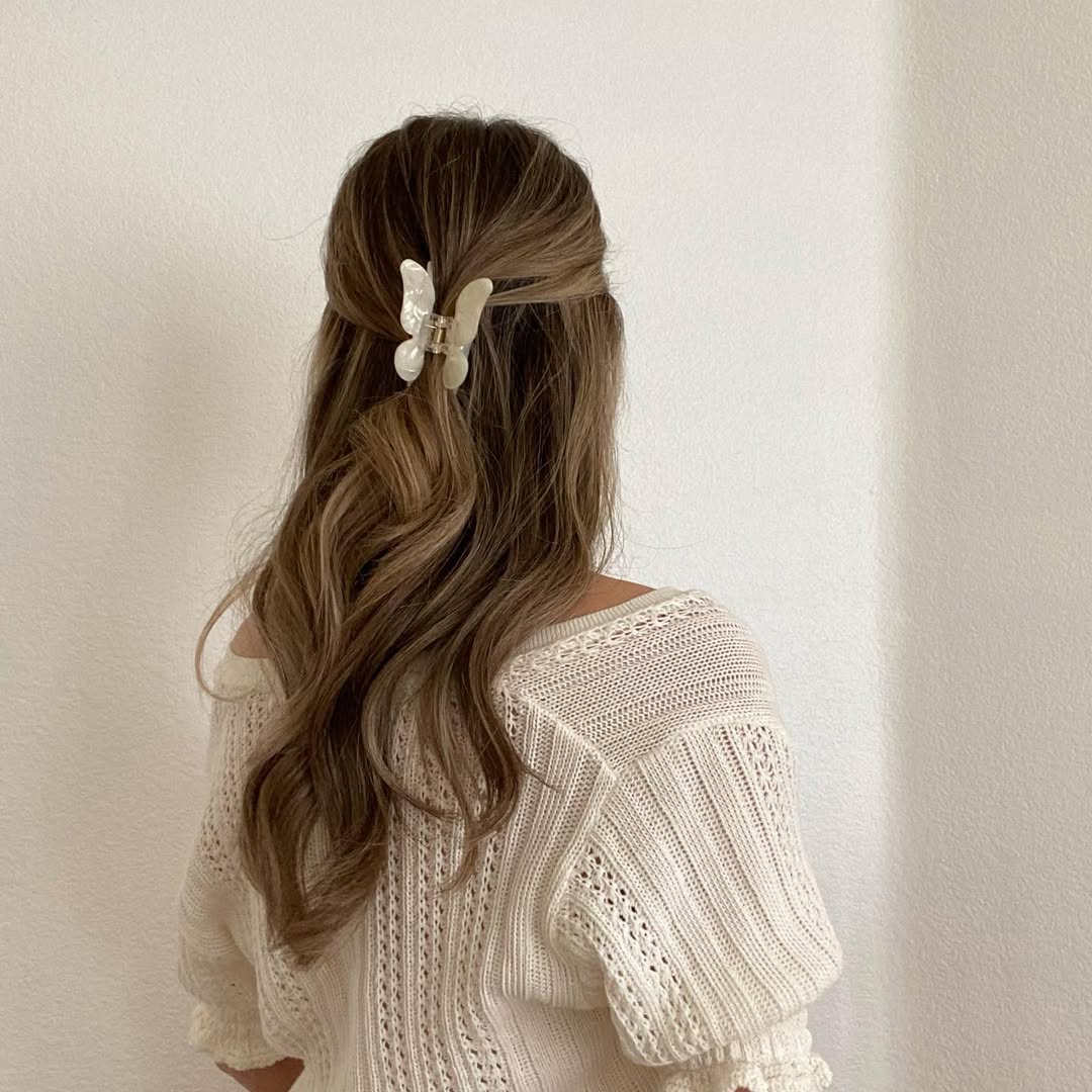 Chic Half-Up Claw Clip Style for Long Hair