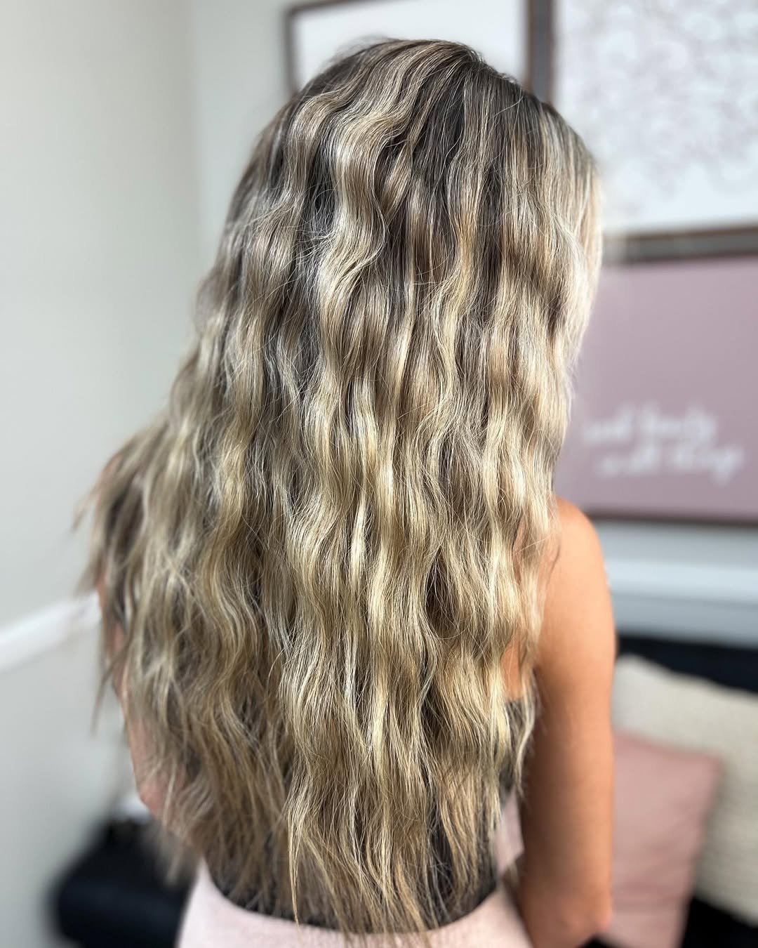 Dynamic Crimped Hair with Sun-Kissed Highlights