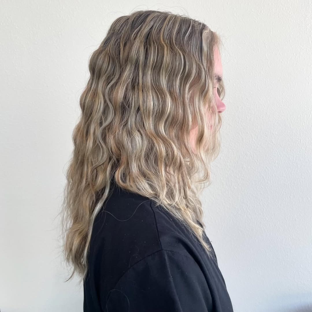 Effortlessly Crimped Shoulder-Length Layers
