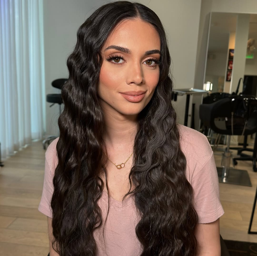 Luxurious Crimped Long Textures with Soft Shine