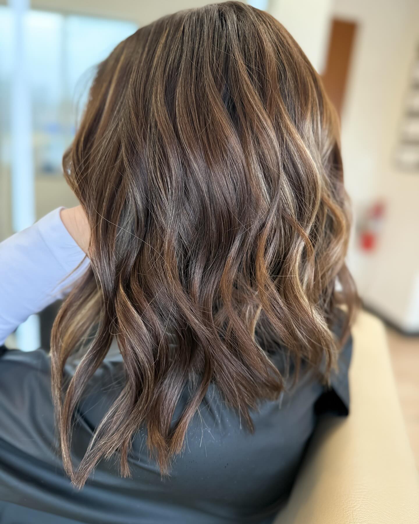 Modern Wavy Bob with Warm Highlights
