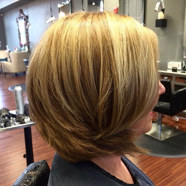 Chic Blended Bob with Subtle Caramel Highlights