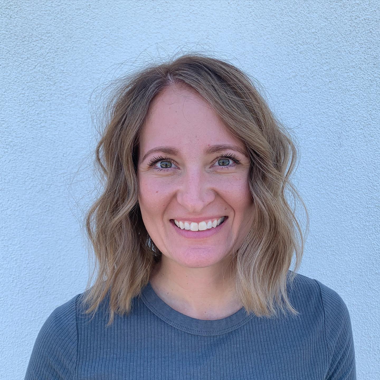 Casual Wavy Lob with Soft Highlights