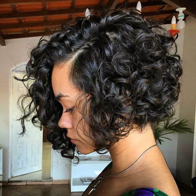 Chic Curly Bob with Defined Curls