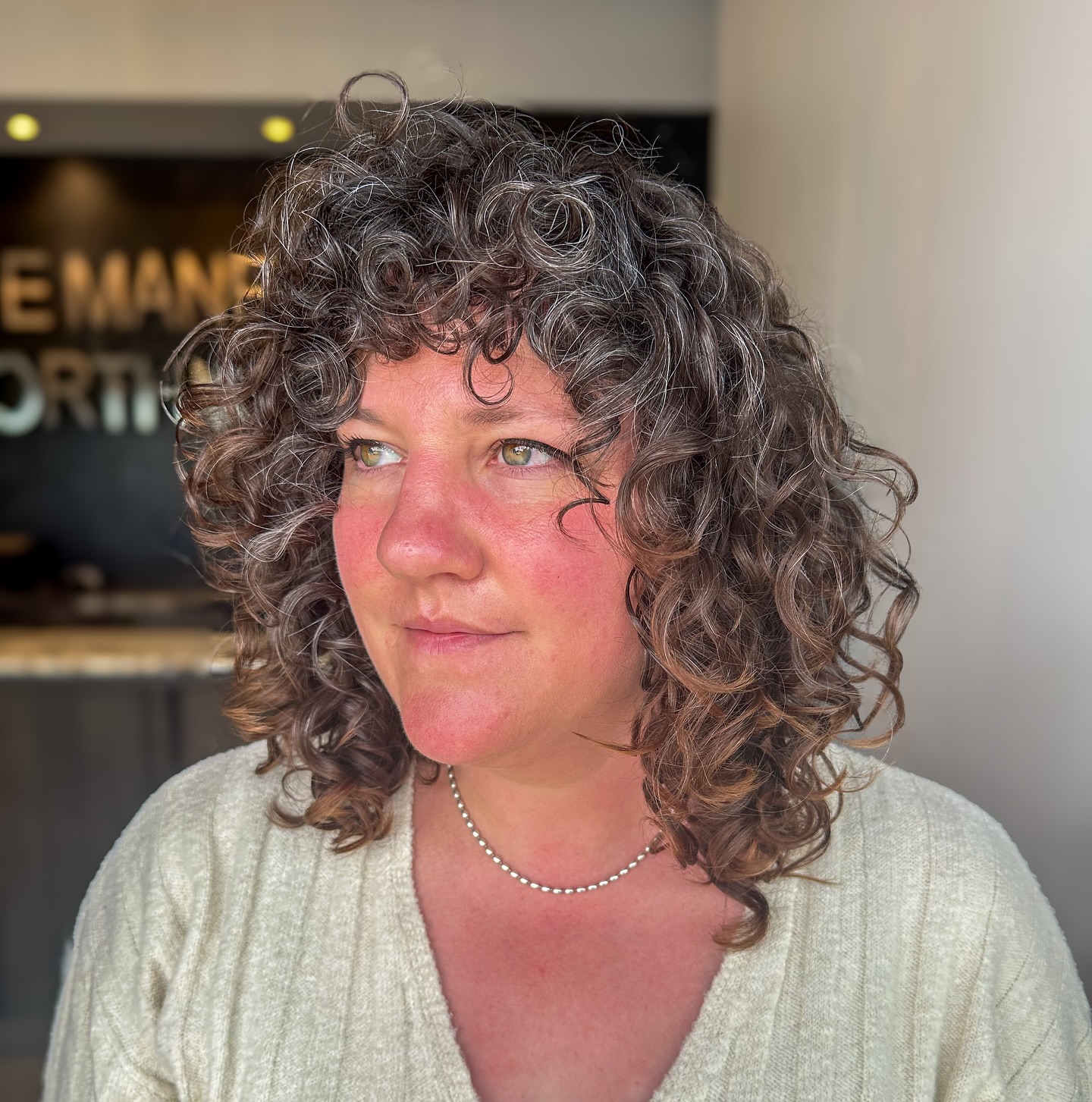 Effortlessly Curly Shoulder-Length Cut with Natural Texture