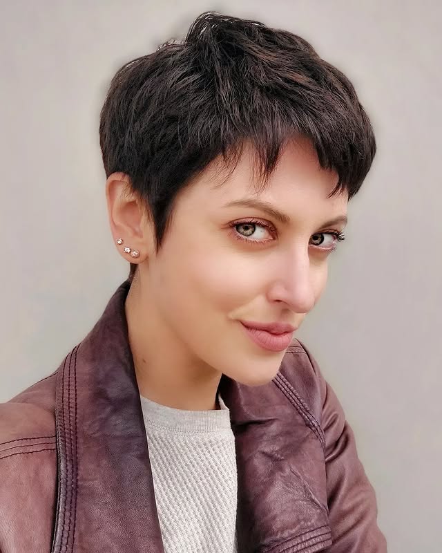 Chic Textured Short Pixie with Subtle Layers