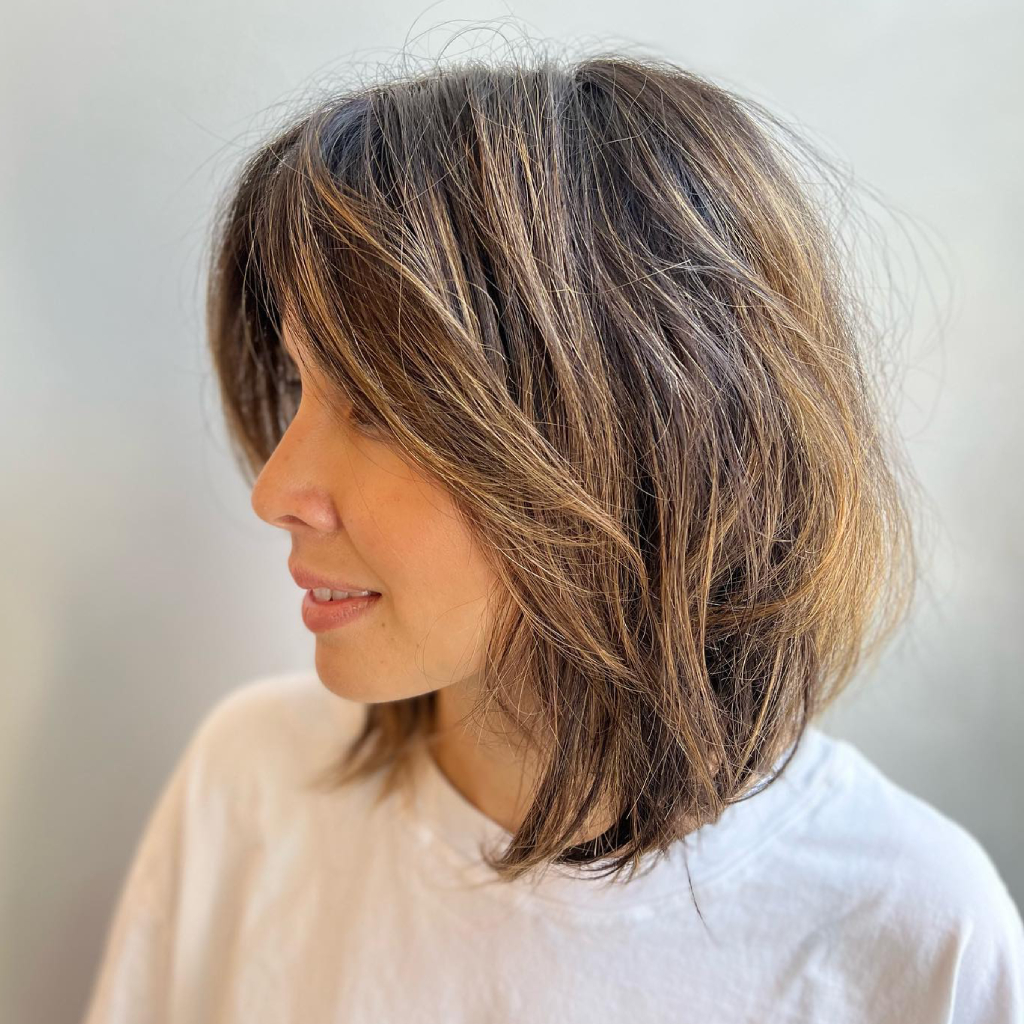 Effortlessly Tousled Shoulder-Length Layers with Warm Highlights