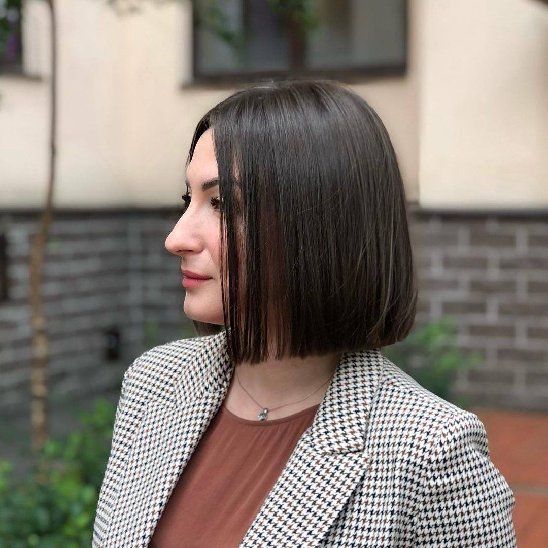 Sleek Straight Blunt Bob with Subtle Edges