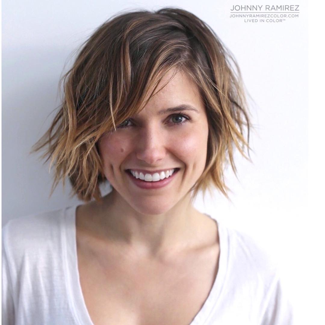Textured Wavy Bob with Sun-Kissed Highlights