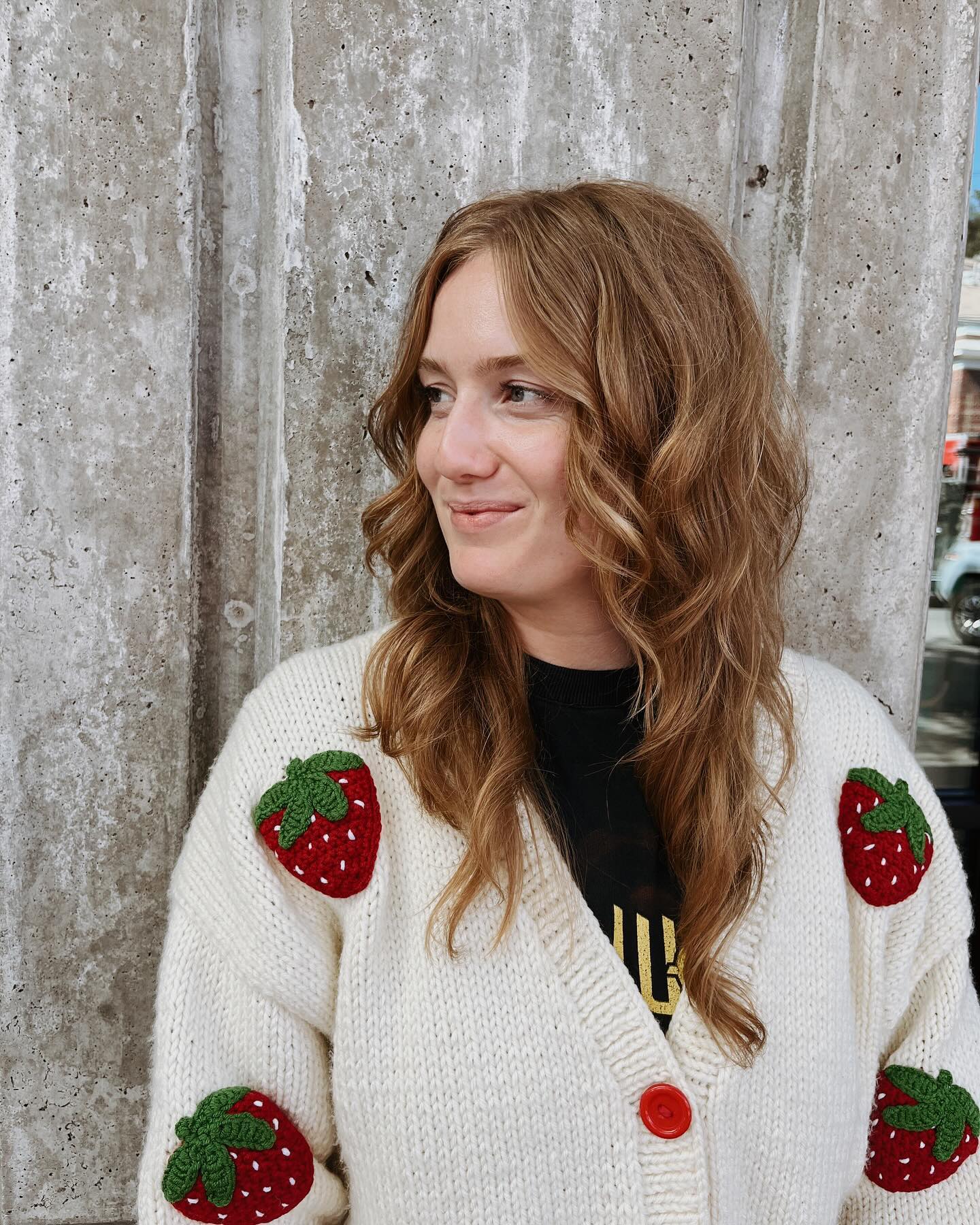 Chic Textured Layers with Soft Waves