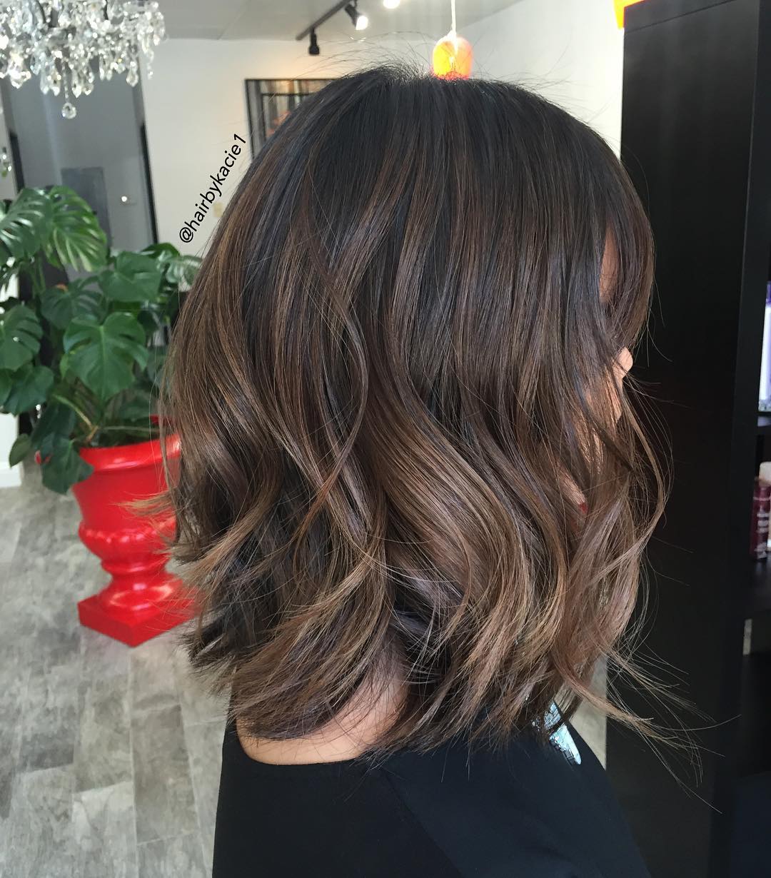 Textured Mid-Length Layered Cut with Warm Highlights