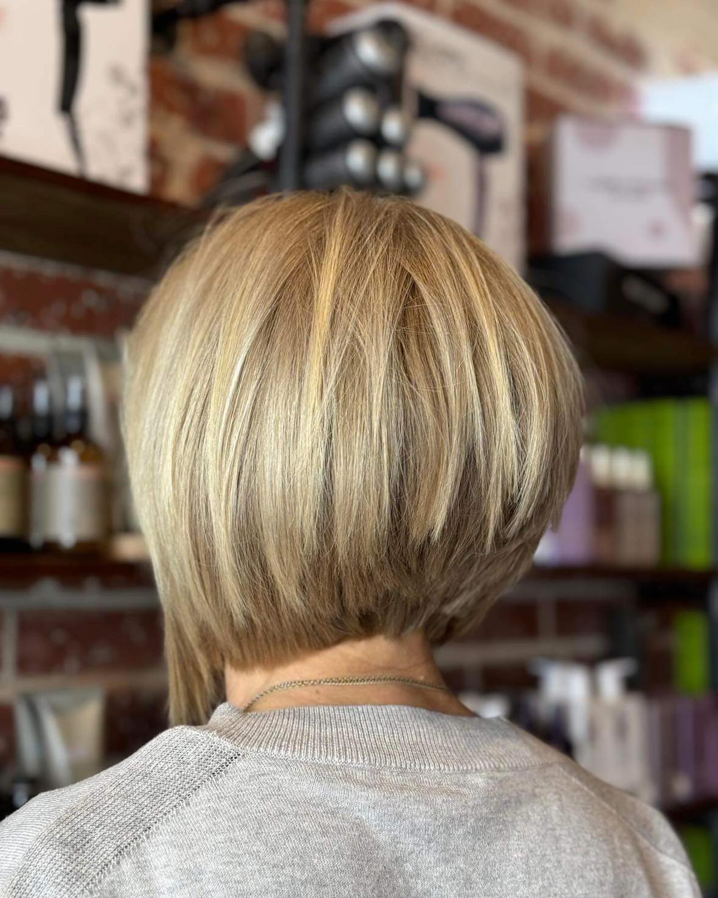 Chic Layered Bob with Subtle Highlights