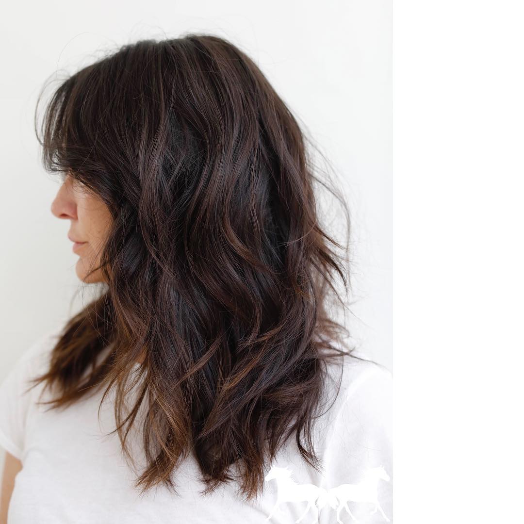 Effortless Wavy Cut with Subtle Highlights