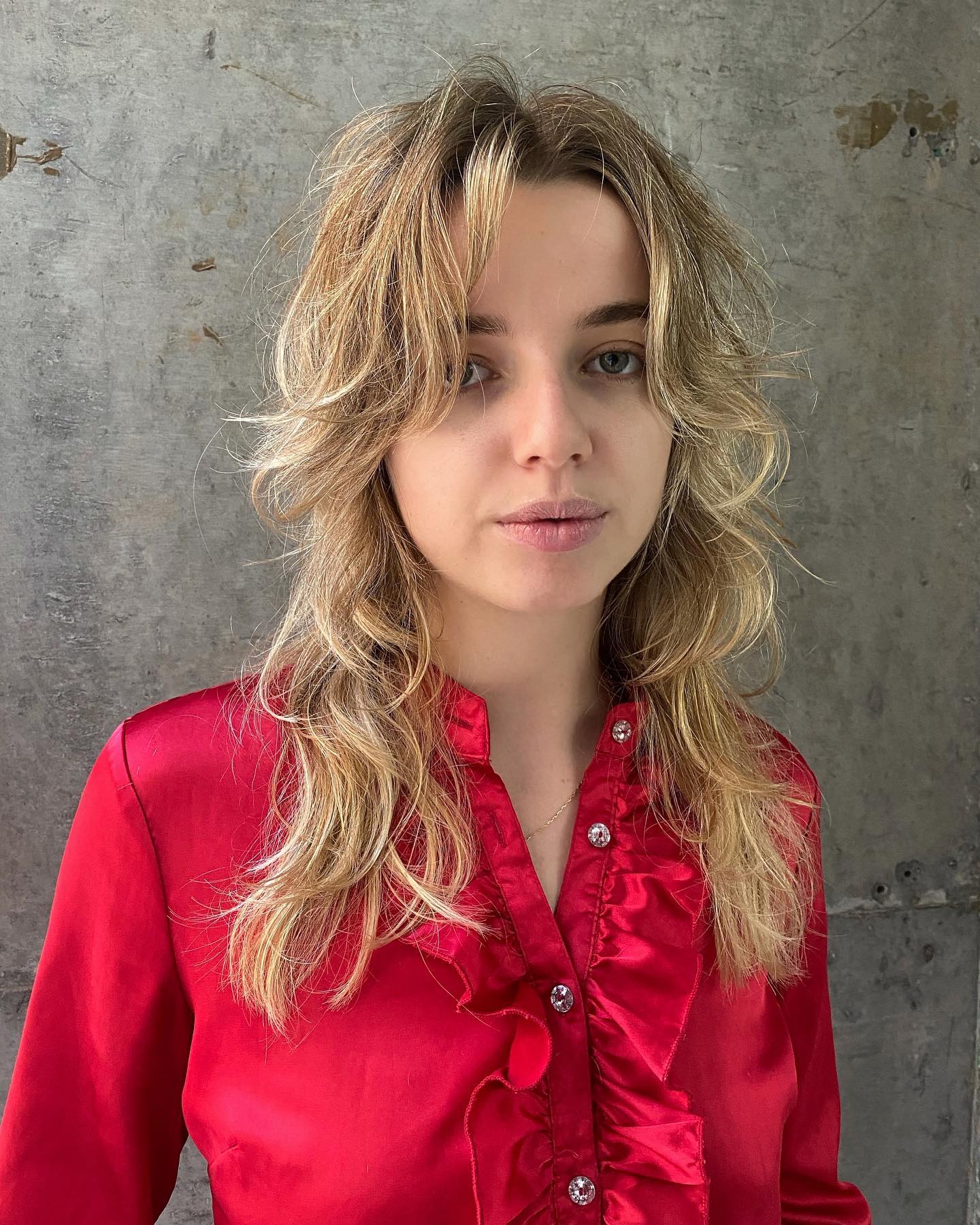 Effortlessly Chic Cropped Wolf Cut with Soft Layers