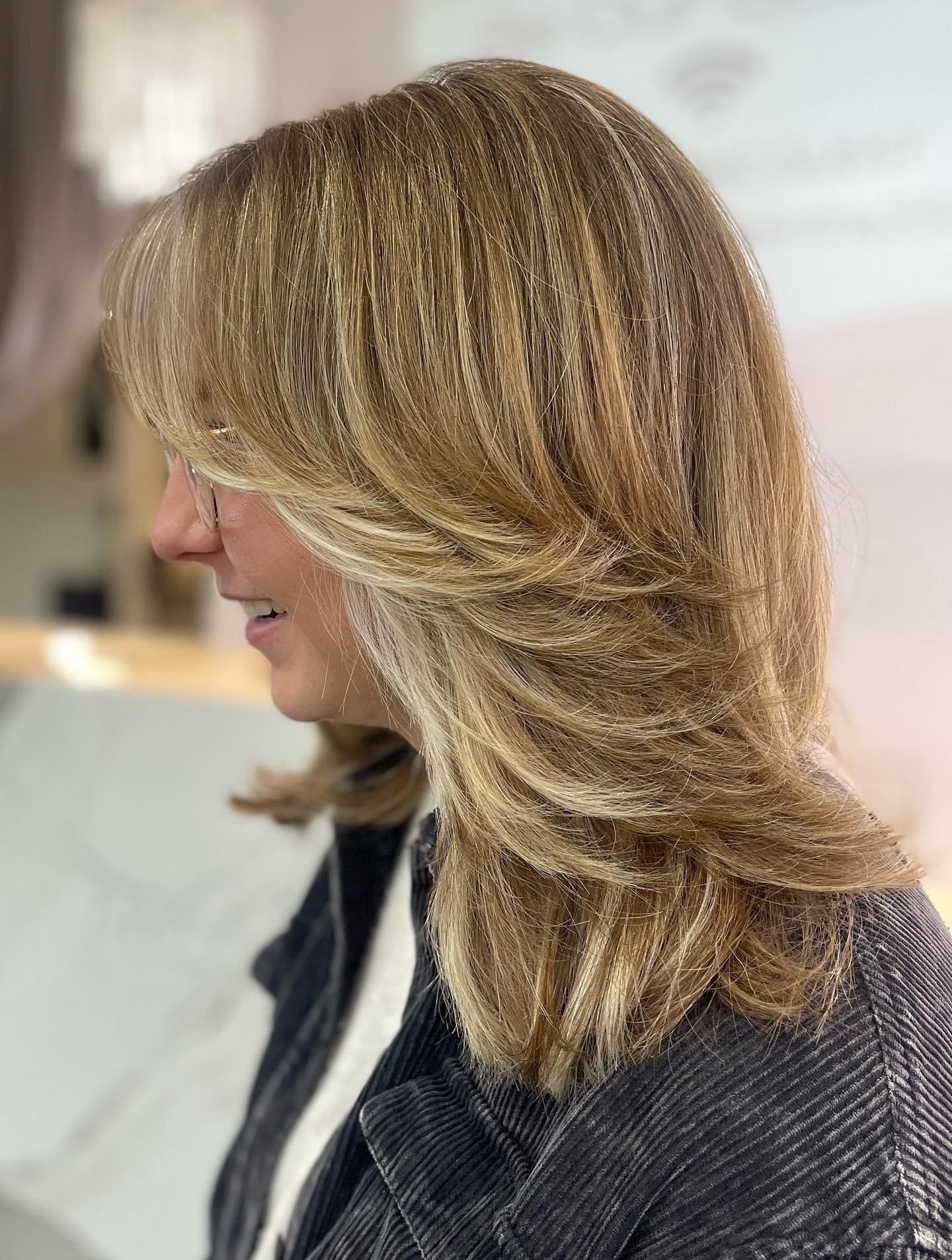 Elegant Layered Cut with Soft Face-Framing Highlights