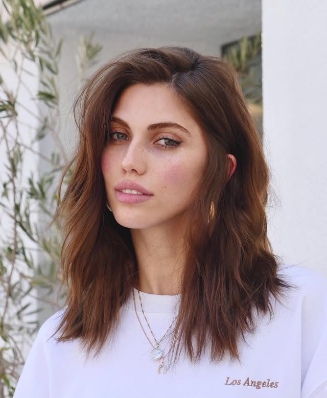 Textured Long Layers with Subtle Face-Framing Highlights