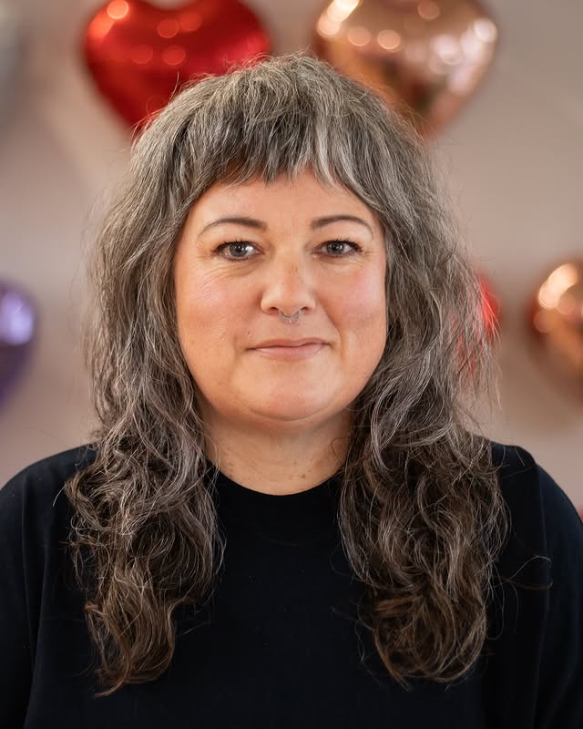 Chic Textured Shag with Bold Bangs