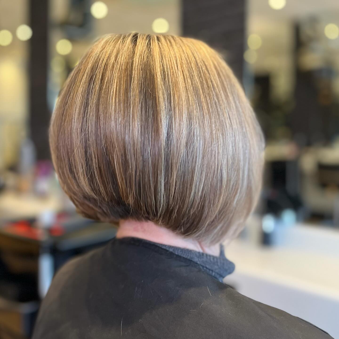 Classic Rounded Bob with Soft Caramel Highlights