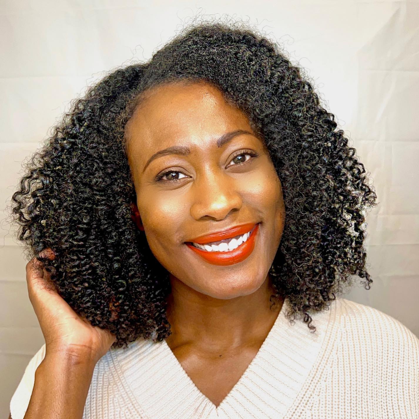 Dynamic Curly Shoulder-Length Cut with Defined Curls