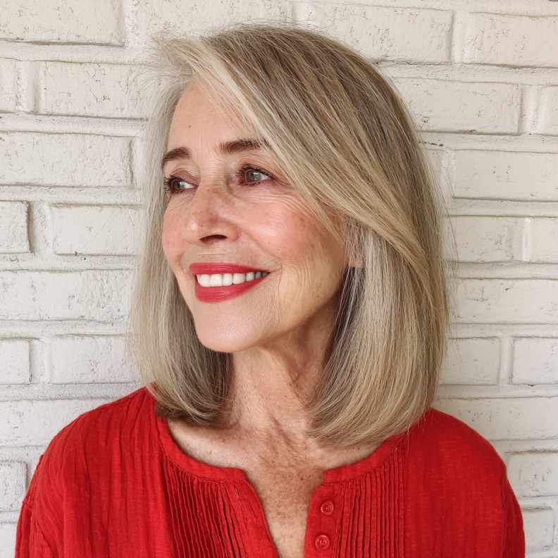 Elegant Smooth Blonde Lob with Subtle Layers