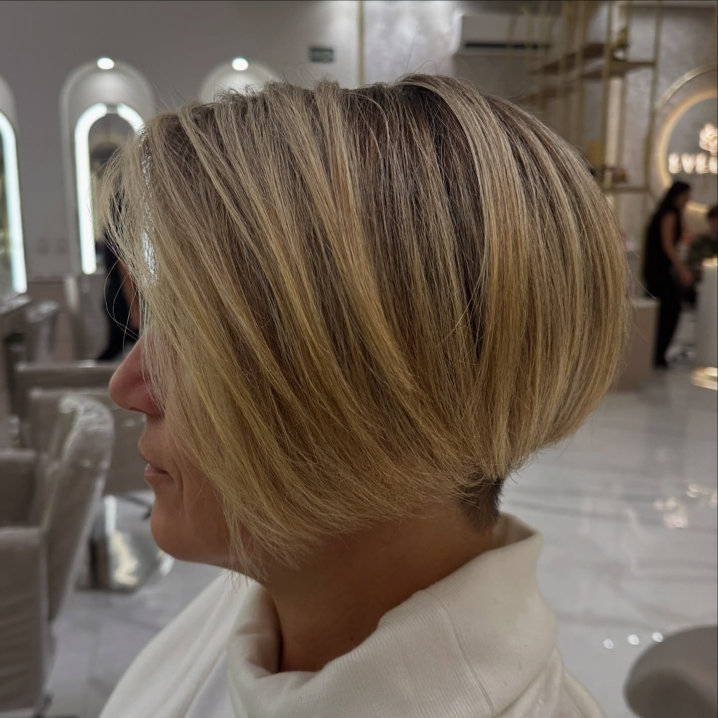 Sleek Graduated Bob with Subtle Highlights