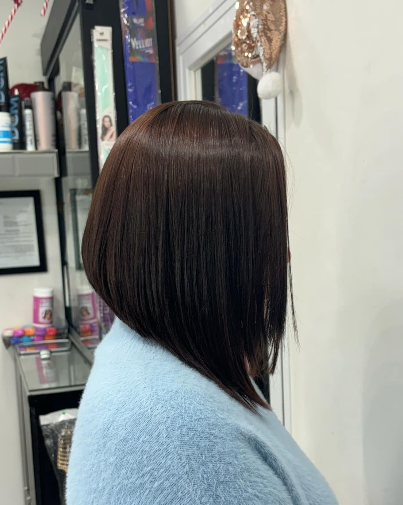 Sleek Shoulder-Length Bob with Subtle Layers