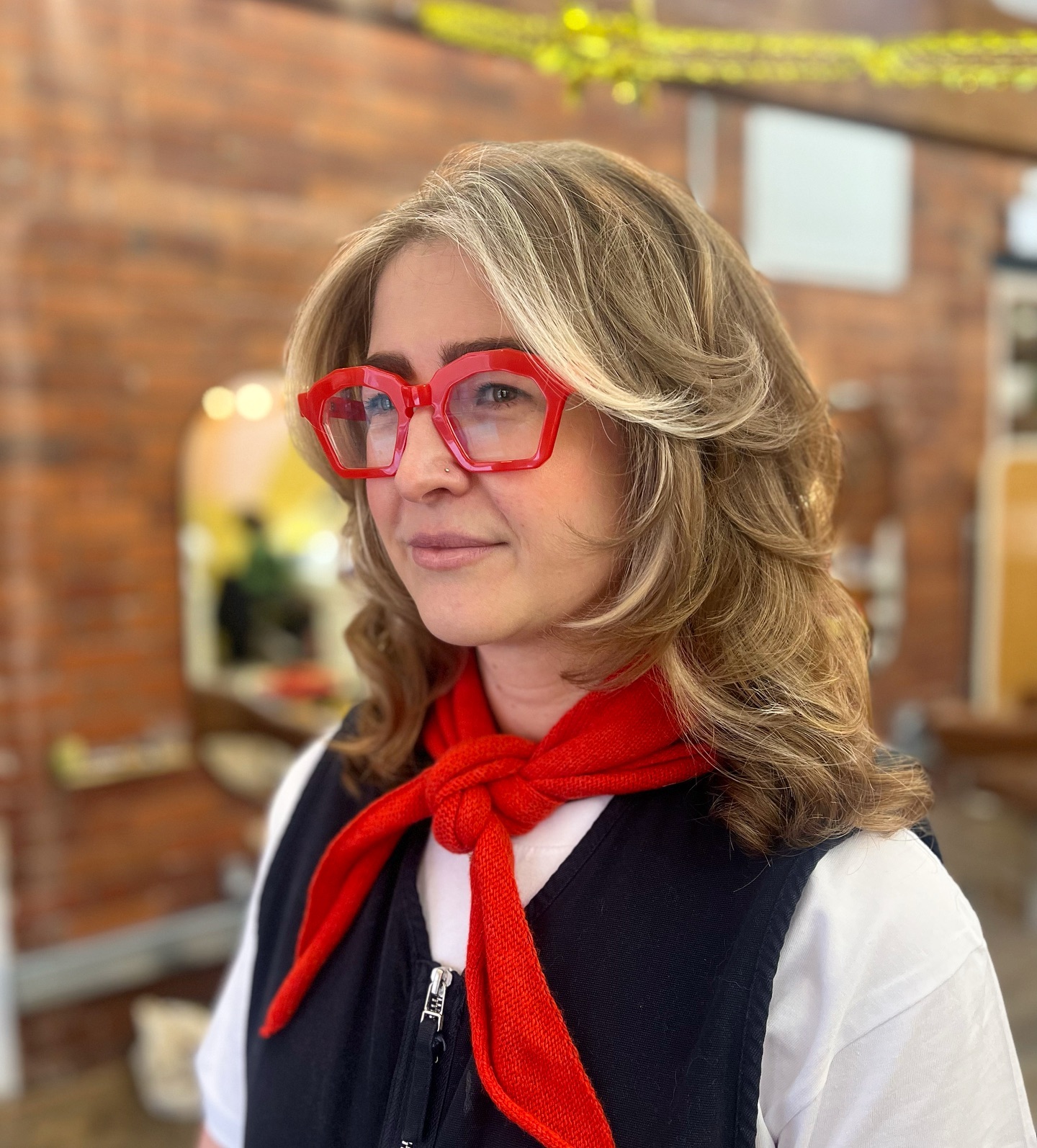 Chic Textured Layered Cut with Subtle Highlights