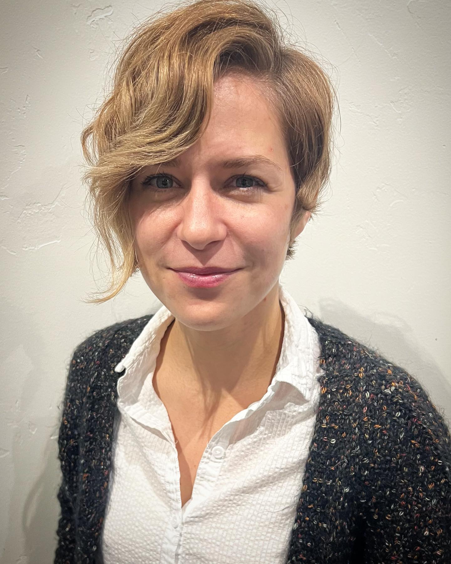 Effortless Asymmetrical Pixie with Soft Waves