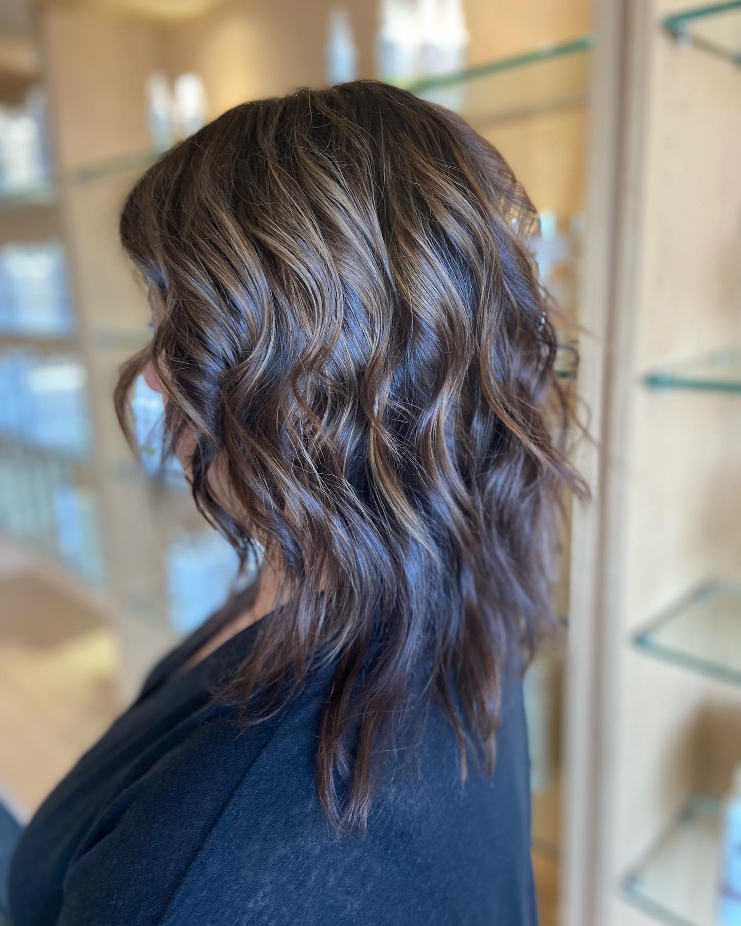 Textured Shoulder-Length Waves with Subtle Highlights