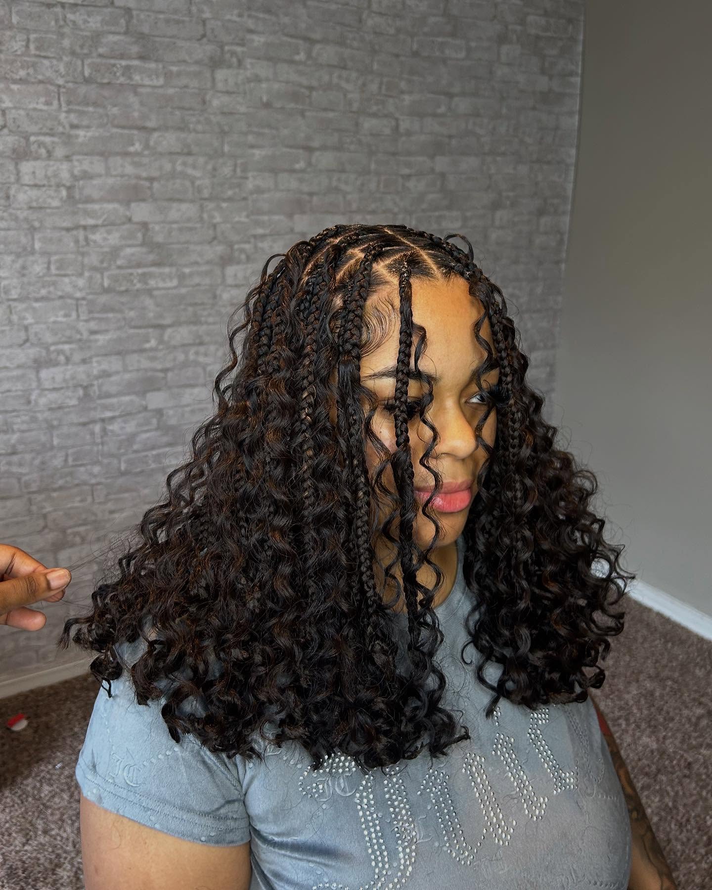 Dynamic Curly Twists with Intricate Braiding
