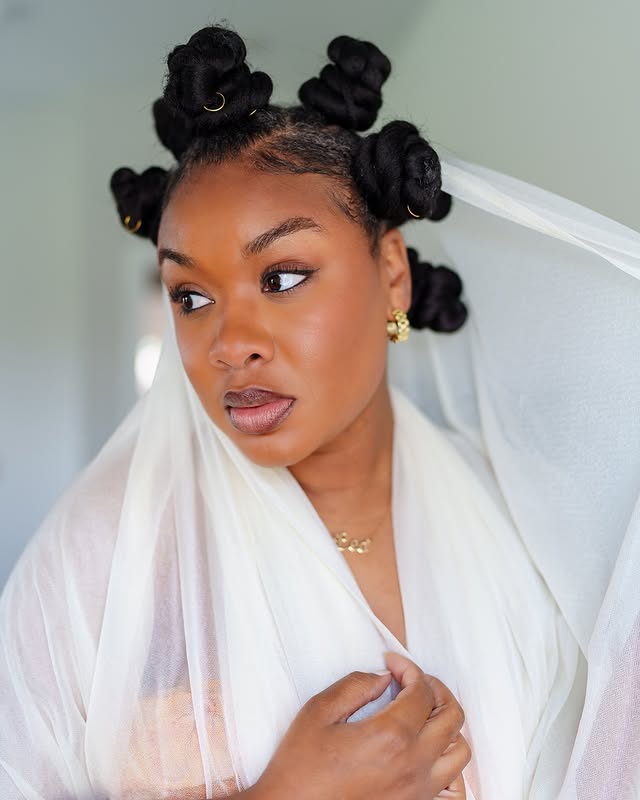 Elegant Defined Bantu Knots with Golden Accents