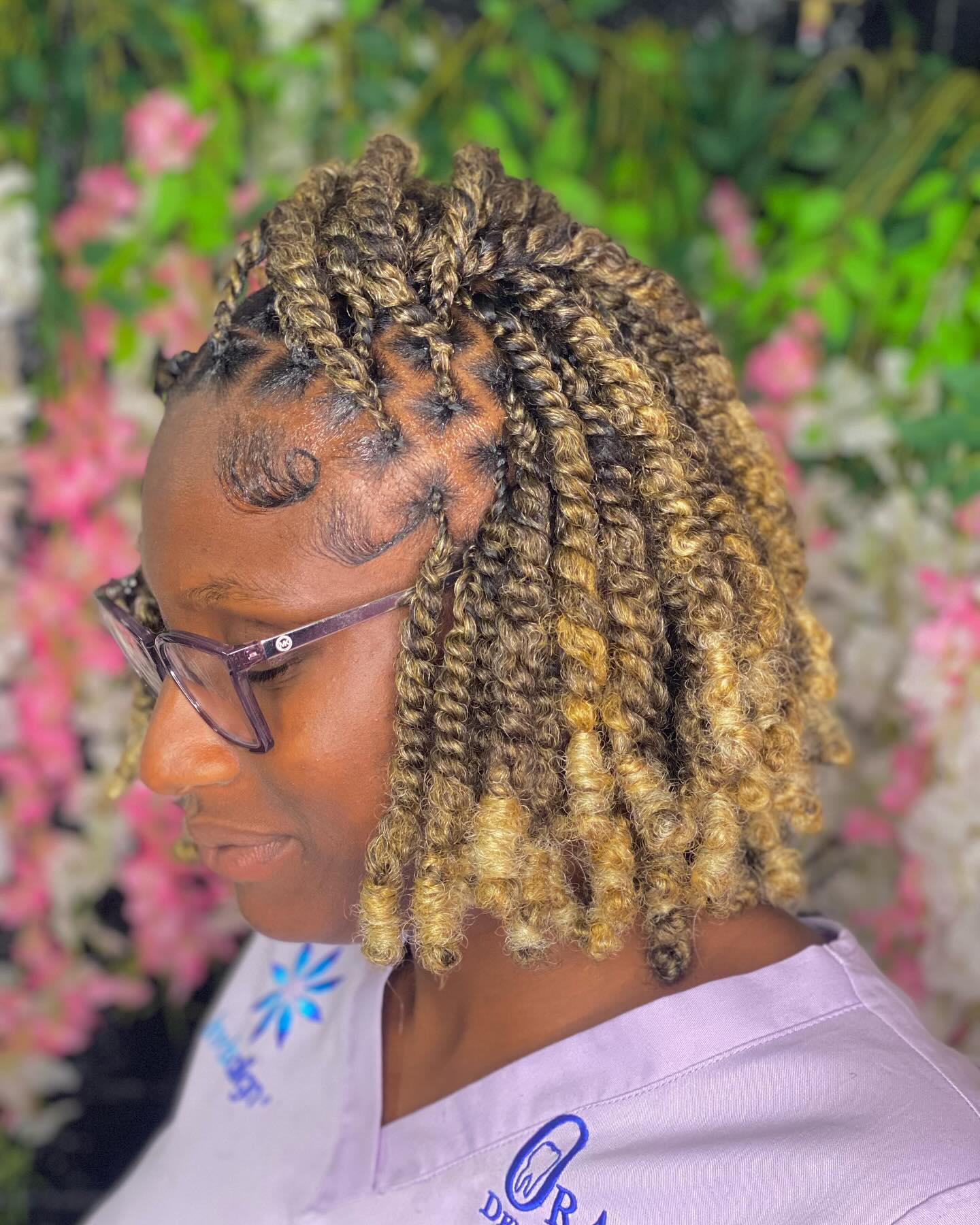 Textured Short Twists with Defined Curls