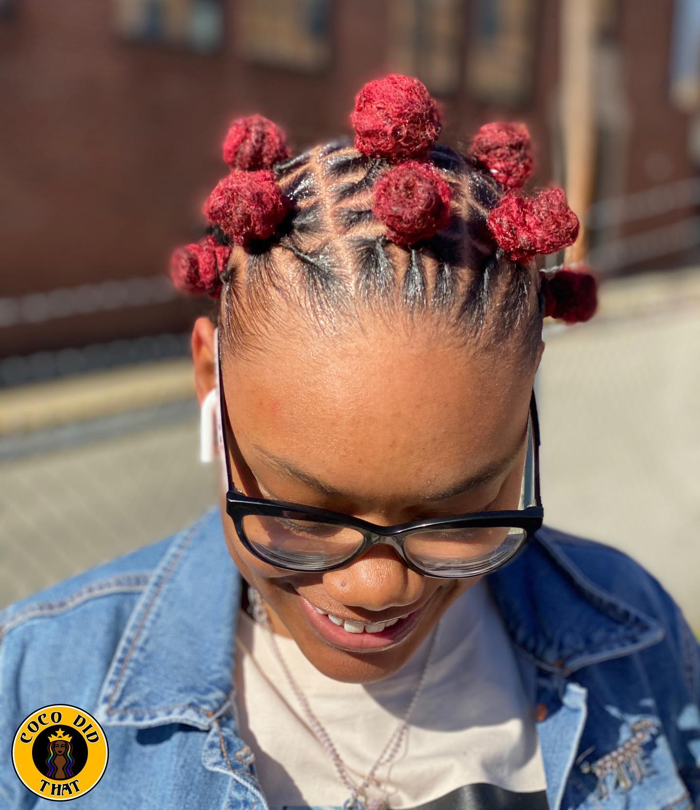 Vibrant Bantu Knots with Defined Twists