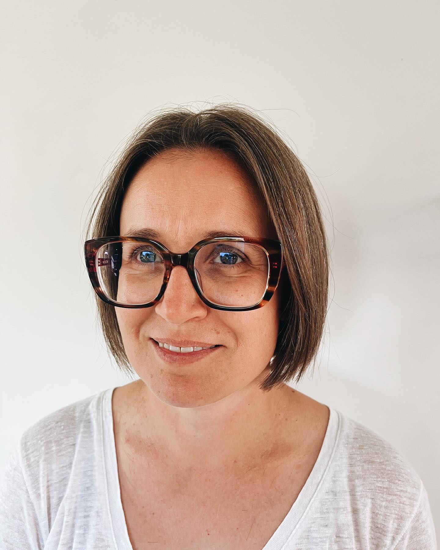 Chic Straight Bob with Subtle Face-Framing Layers