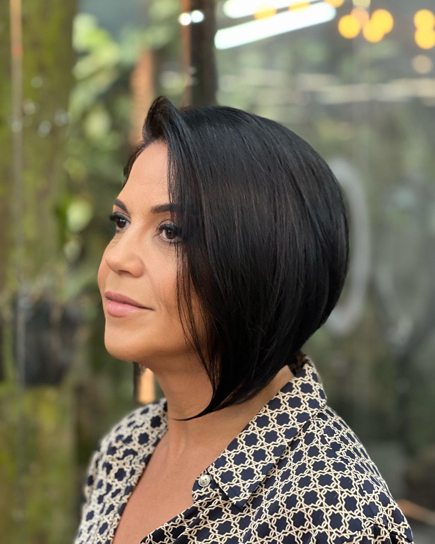 Sleek Inverted Bob with Subtle Side Sweep