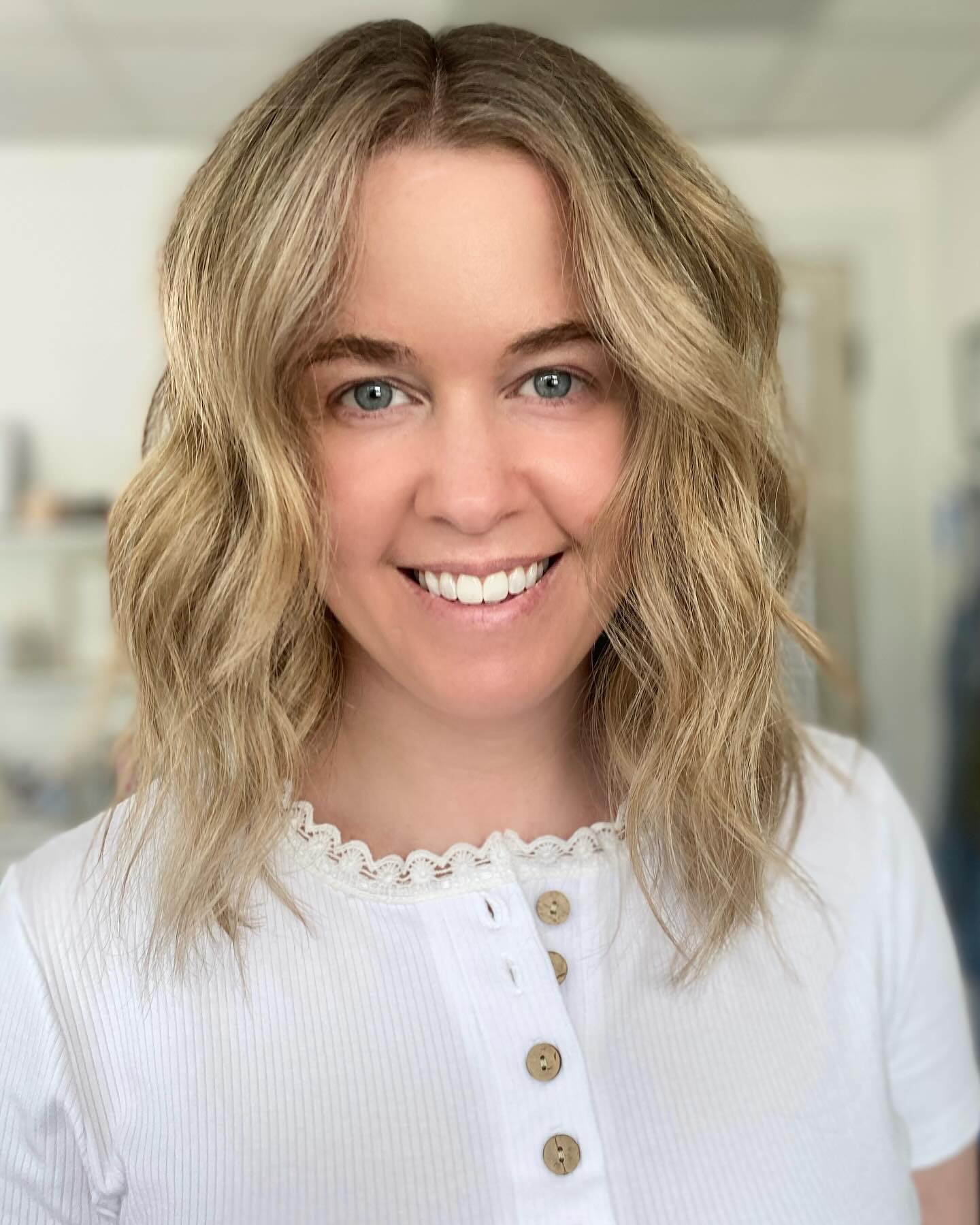 Wavy Long Bob with Subtle Highlights