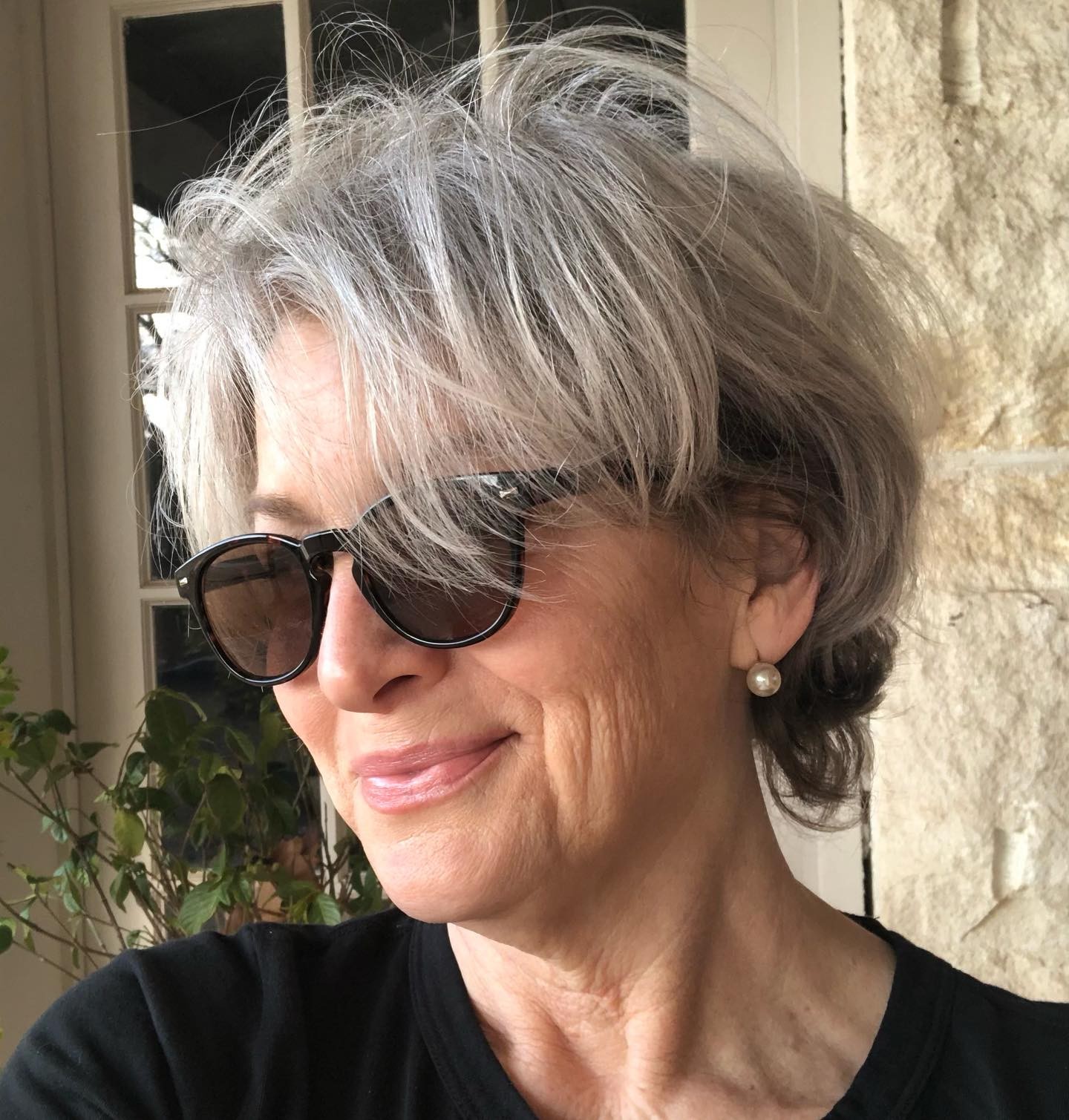 Chic Softly Textured Pixie Cut with Effortless Waves
