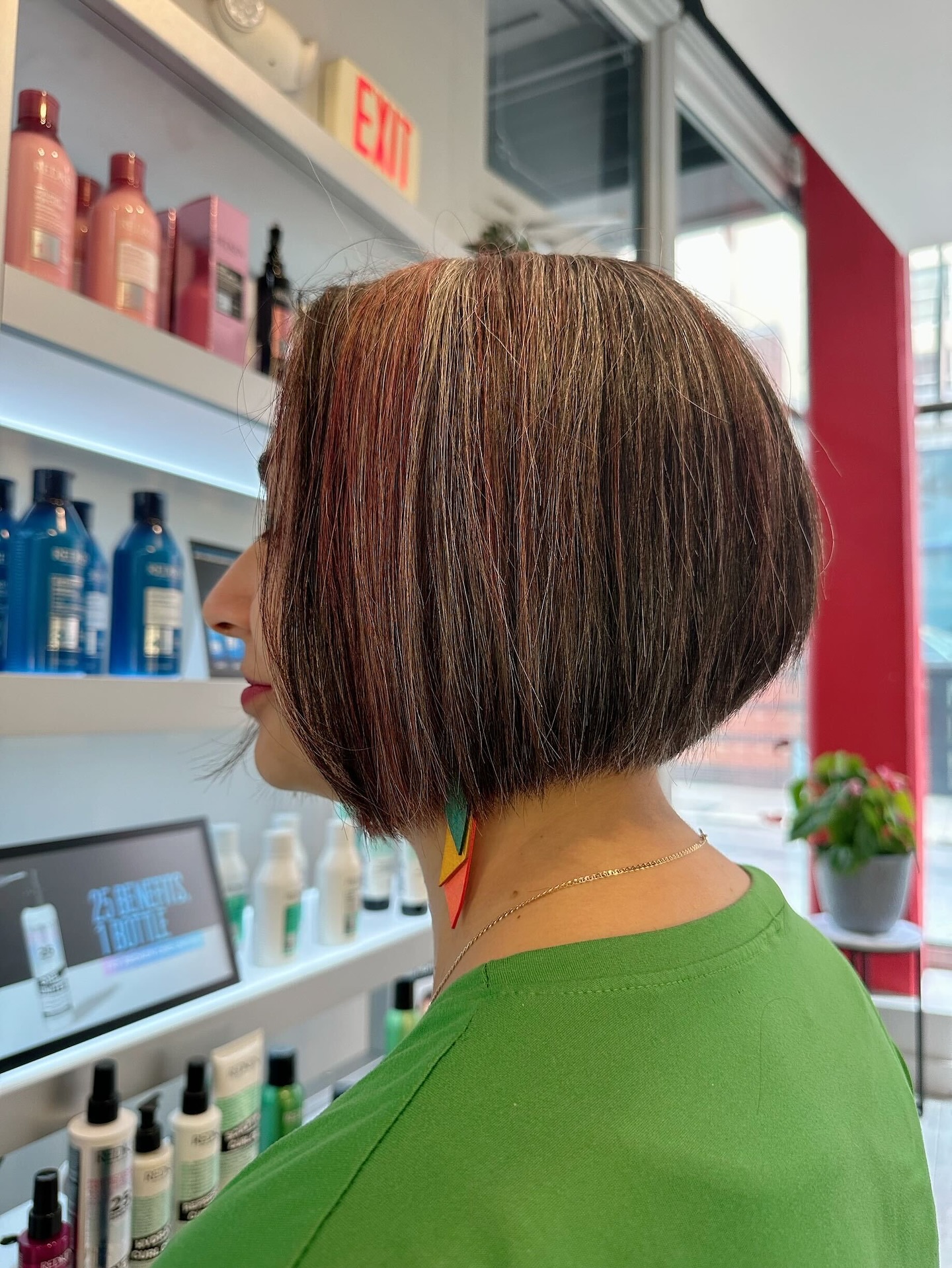 Chic Textured Bob with Subtle Highlights