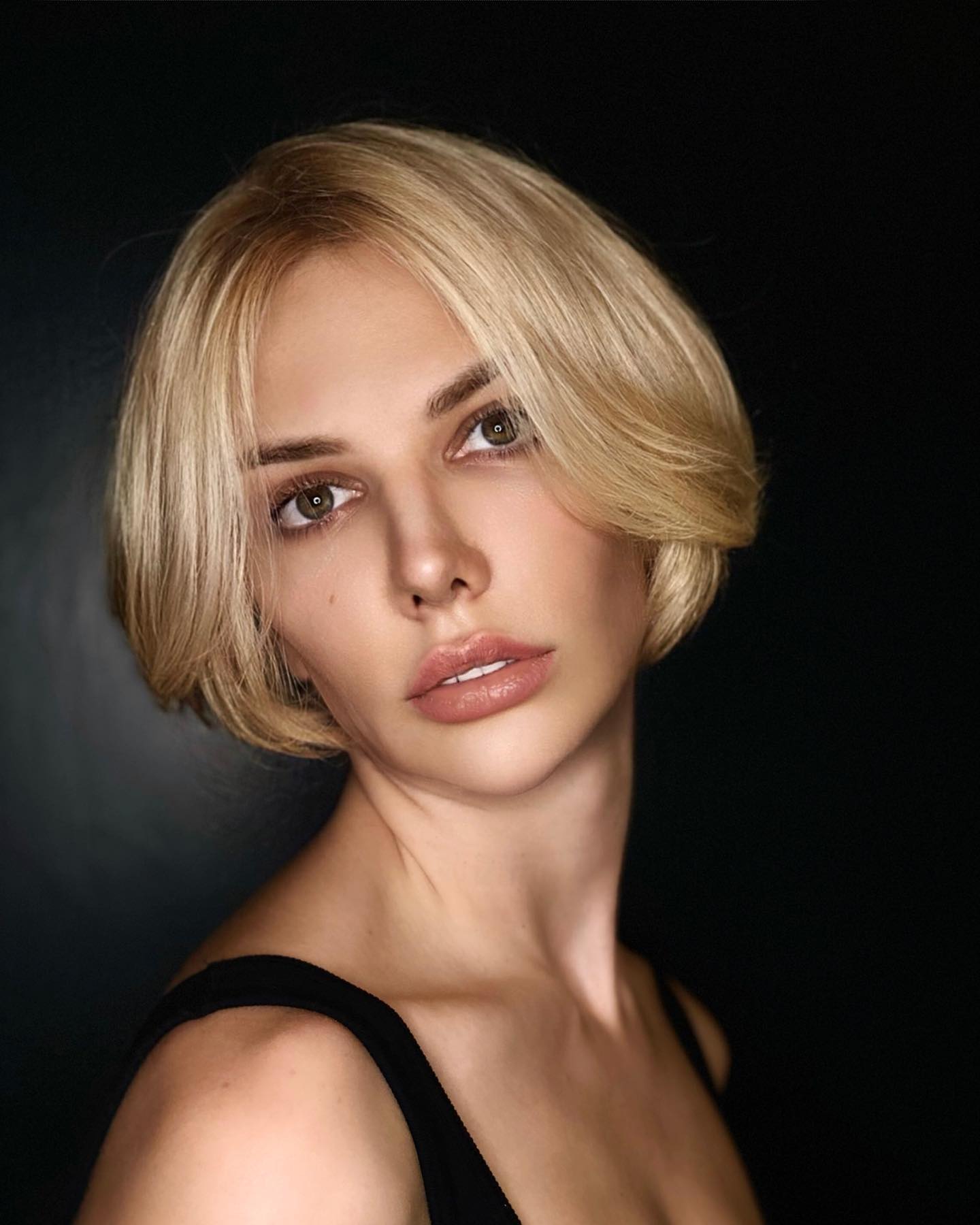 Chic Blonde Rounded Bob with Soft Textured Layers