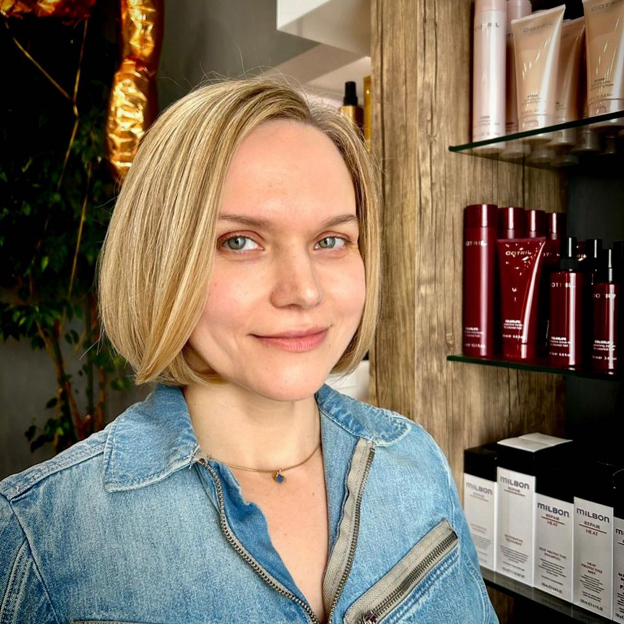 Chic Blunt Cut Bob with Subtle Layers